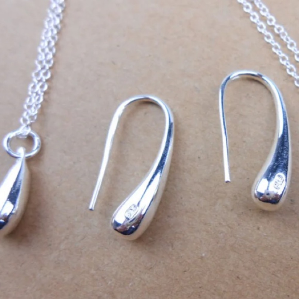 Women’s 925 Sterling Silver Solid Teardrop Pendant Necklace & Earring Set